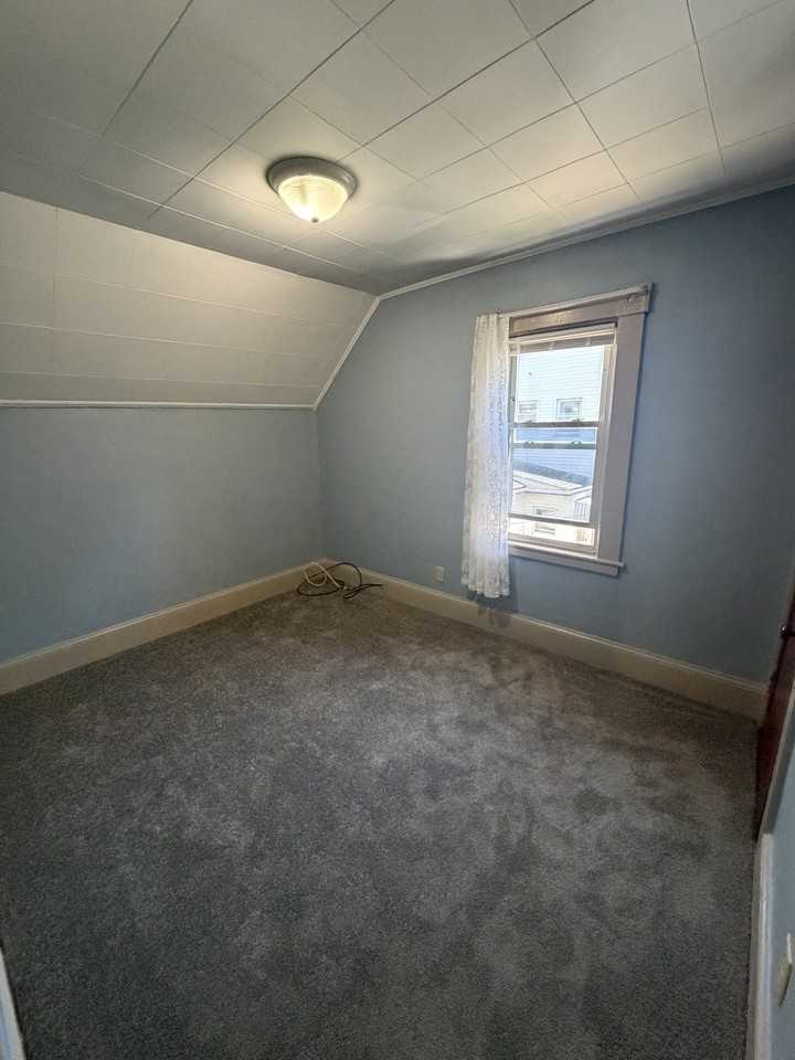 189 Bonney St #2 - Photo 5 of 7