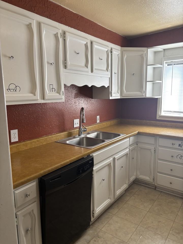 938 S 2nd Ave #1 - Photo 5 of 15