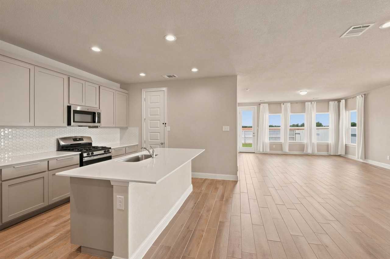 2821 Winding Creek Rd - Photo 5 of 20