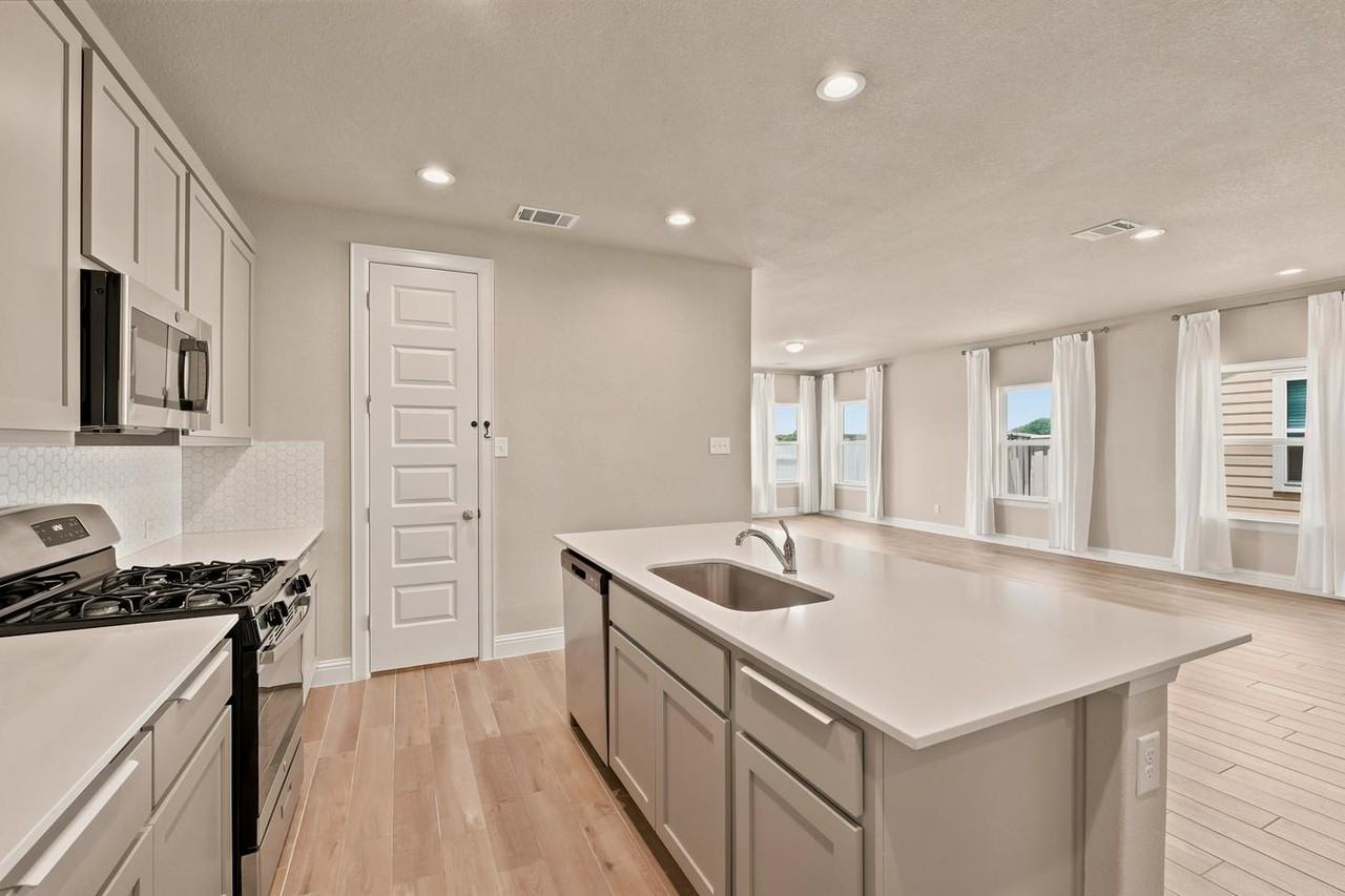 2821 Winding Creek Rd - Photo 6 of 20