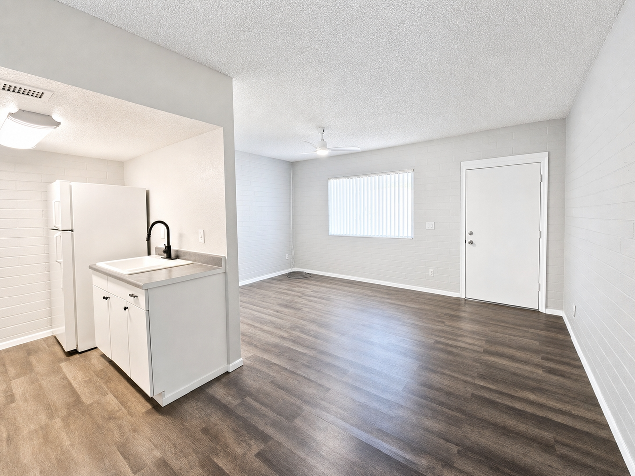 507 W 10th St #D - Photo 2 of 15