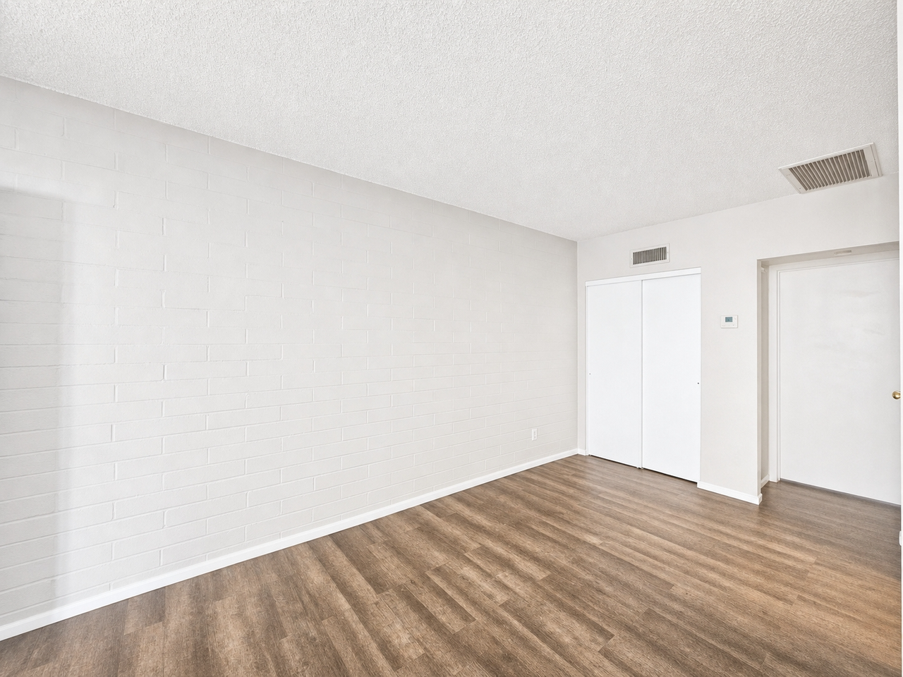 507 W 10th St #D - Photo 5 of 15