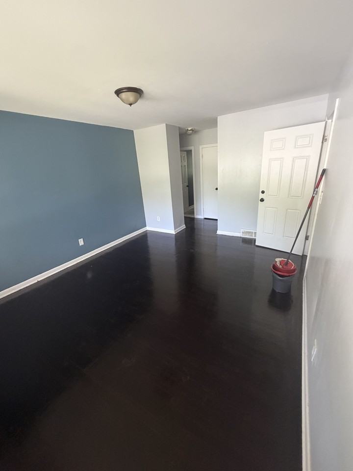 16 Kaine Dr #1 - Photo 7 of 10