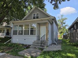 featured image of 1347 Thomas Ave N #1
