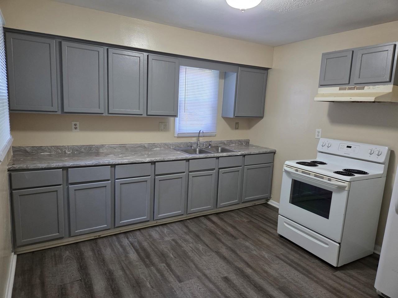 1347 Thomas Ave N #1 - Photo 2 of 20
