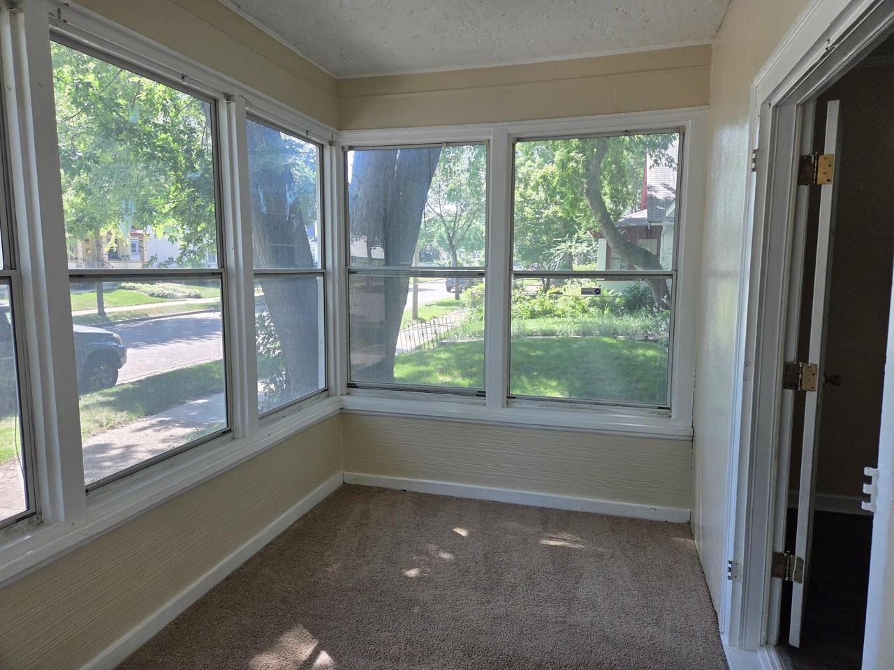 1347 Thomas Ave N #1 - Photo 3 of 20