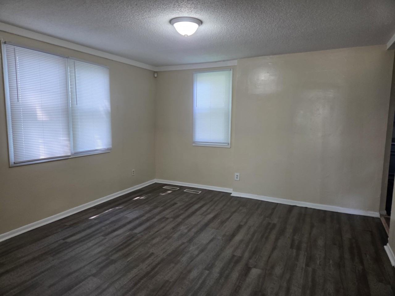1347 Thomas Ave N #1 - Photo 5 of 20