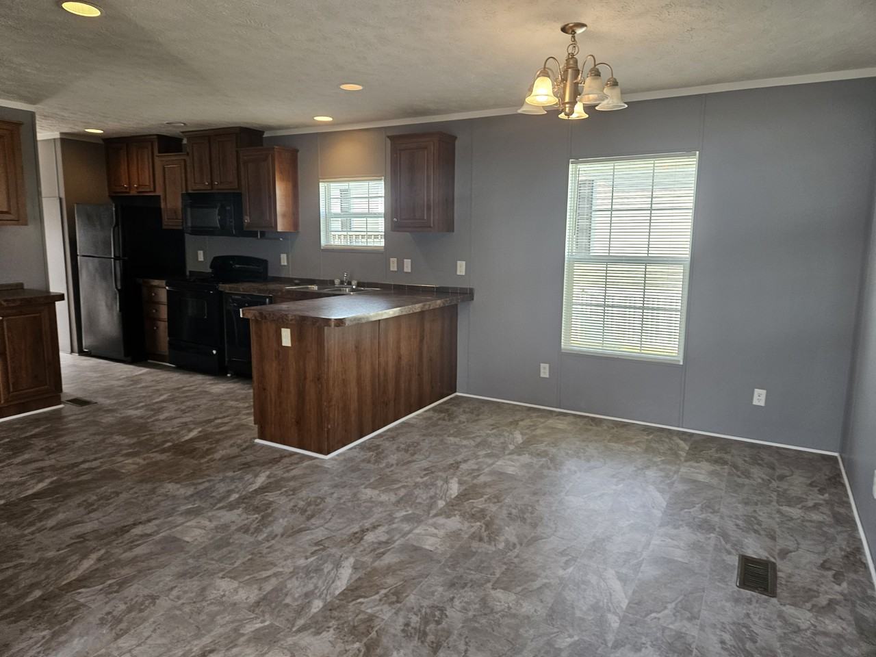 39 Lynnwood Cir #125 - Photo 7 of 21