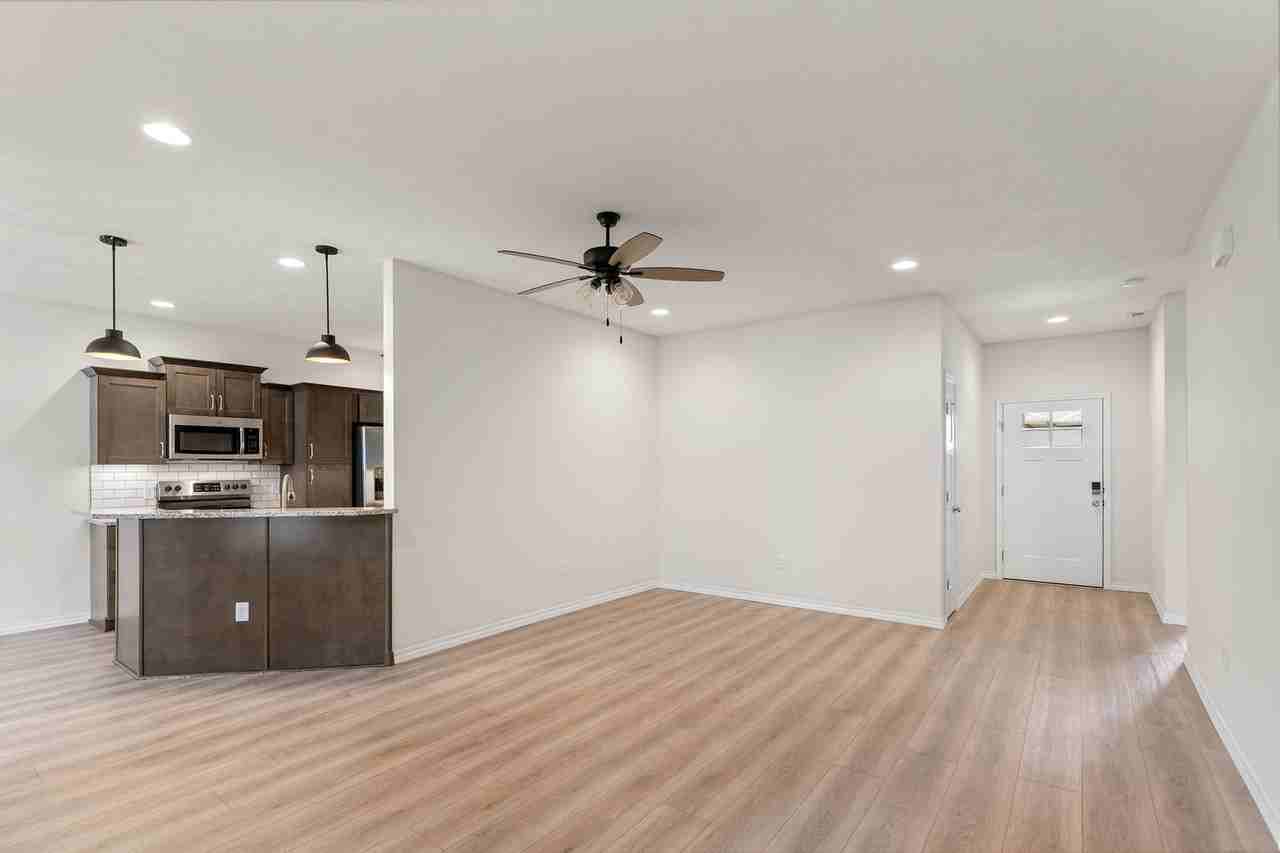 3001 W Cardinal St - Photo 3 of 16