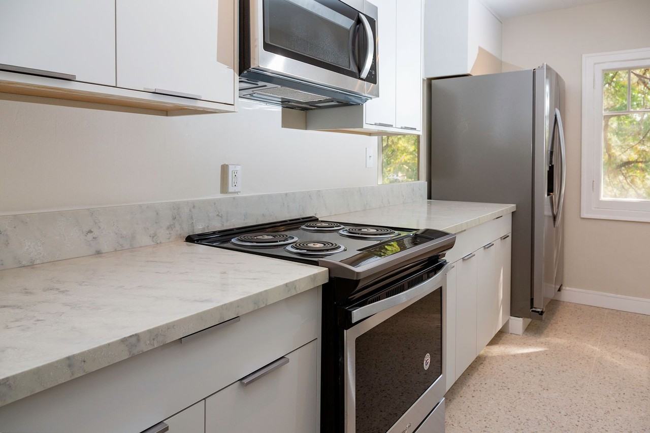 Pollyanna Apartments - Photo 6 of 25