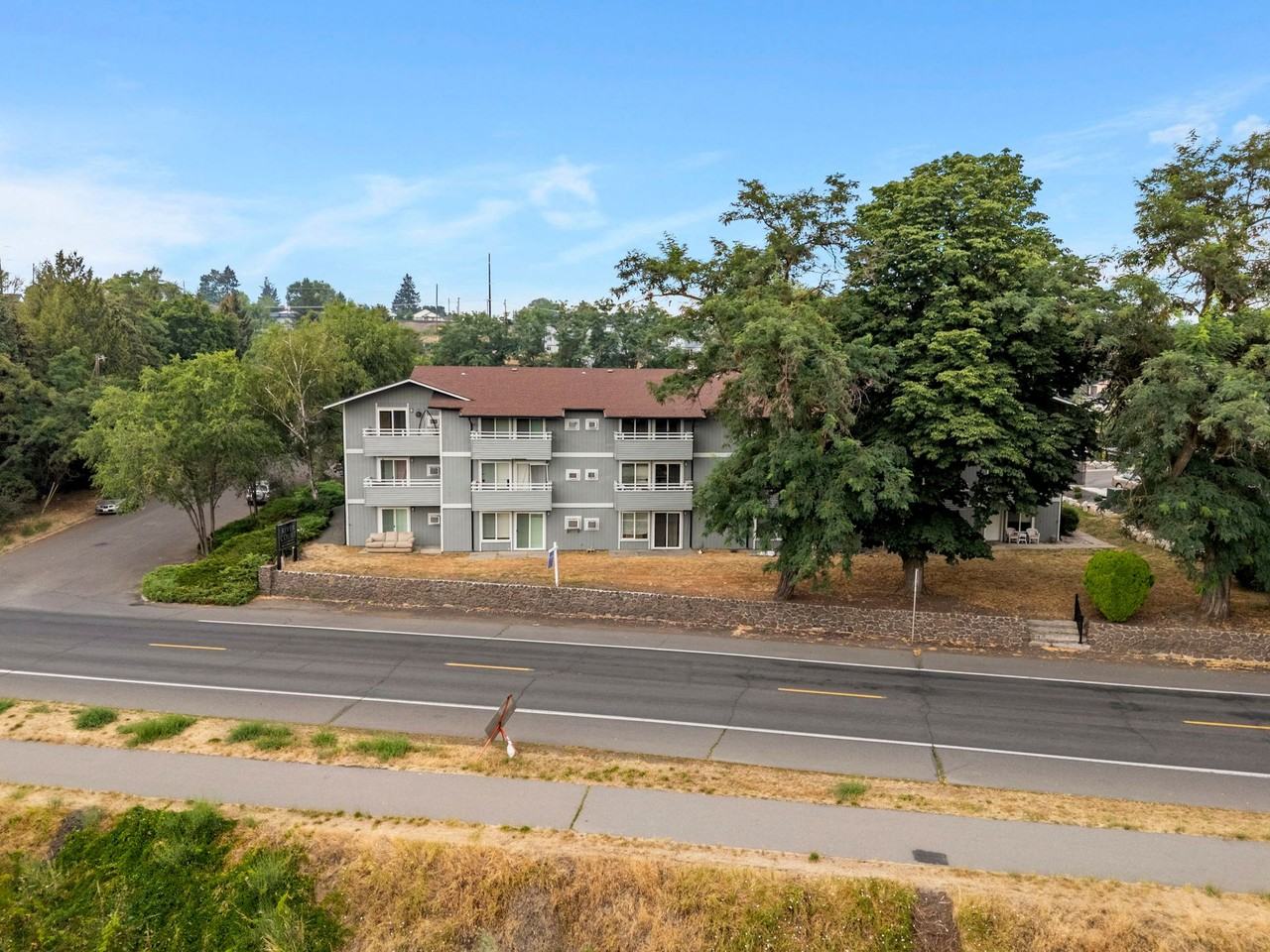 River Court Apartments - Photo 2 of 10