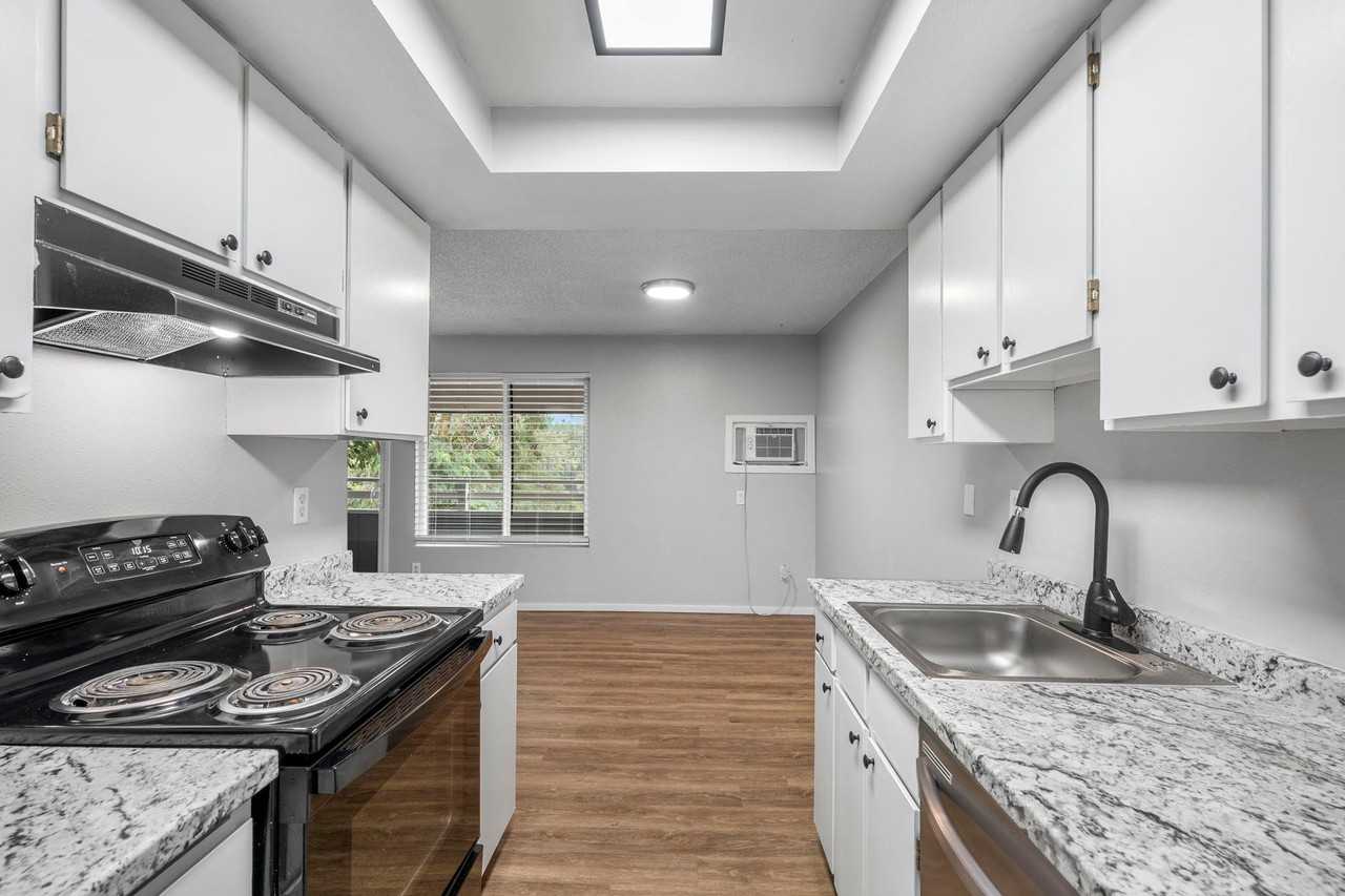 River Court Apartments - Photo 3 of 10