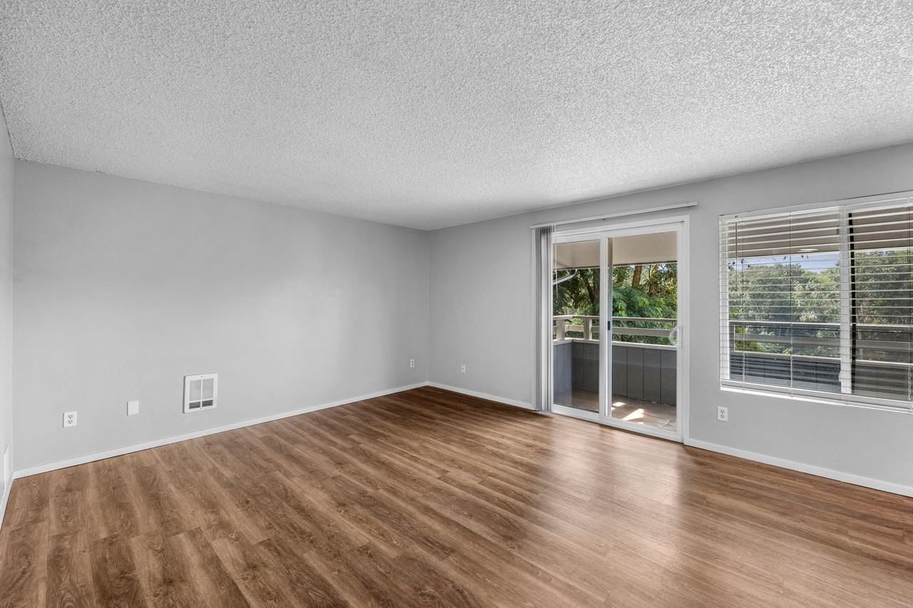River Court Apartments - Photo 4 of 10