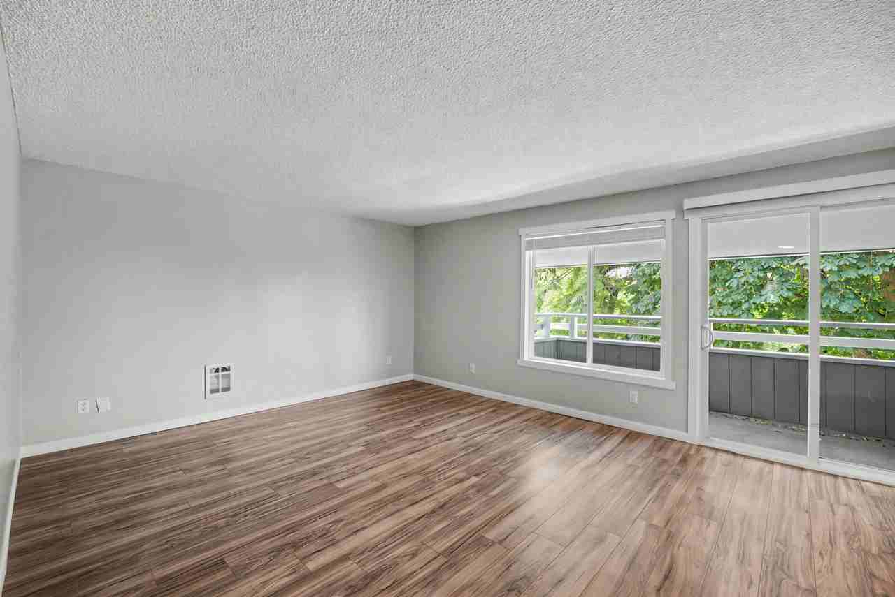 River Court Apartments - Photo 6 of 10