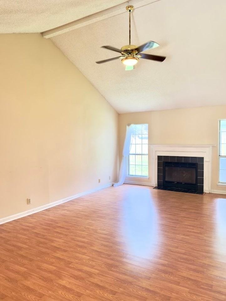 109 Waterman Rd - Photo 3 of 20