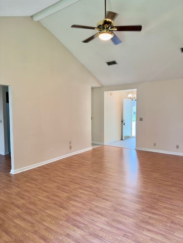 109 Waterman Rd - Photo 4 of 20