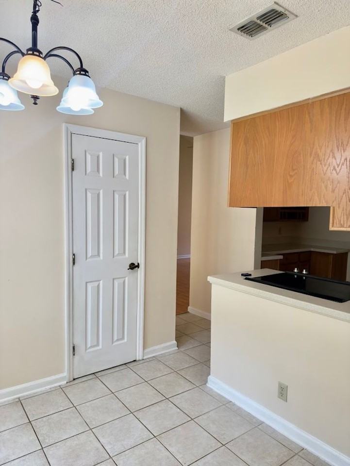 109 Waterman Rd - Photo 6 of 20