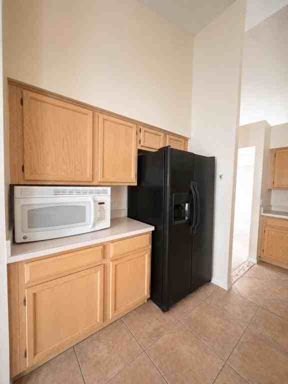 1725 Sir John Ct - Photo 2 of 8