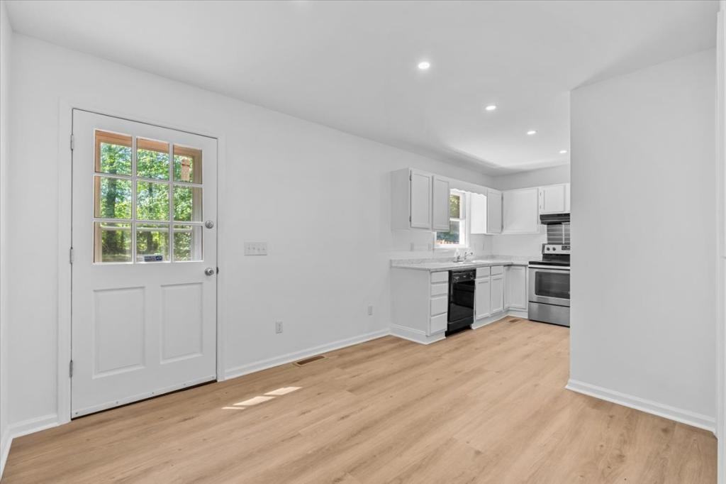 120 Arcaro Dr - Photo 4 of 26
