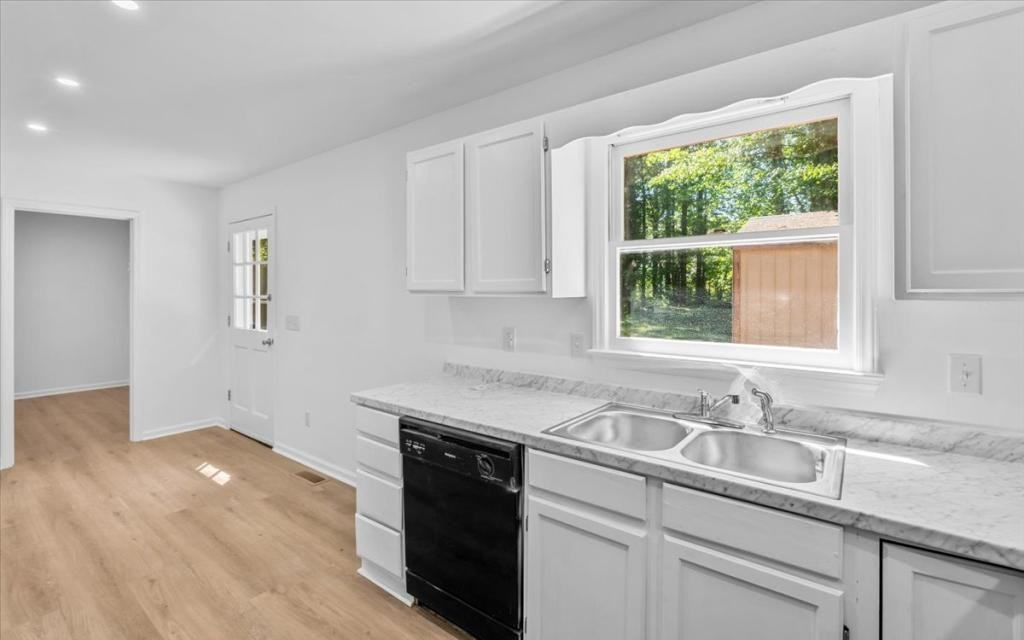 120 Arcaro Dr - Photo 7 of 26