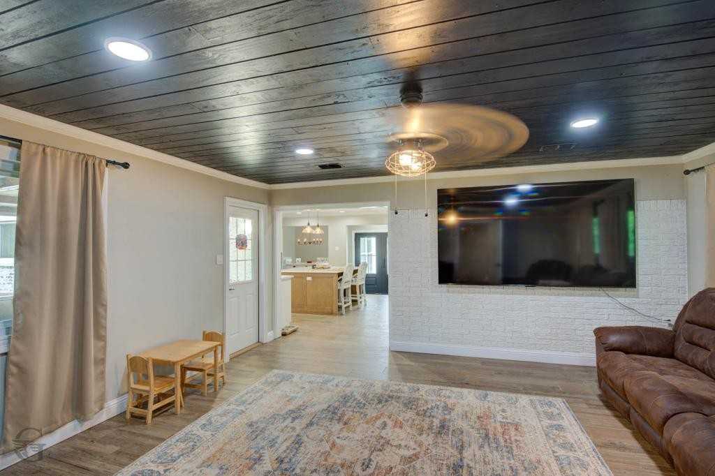 1710 Ray Ave - Photo 4 of 24