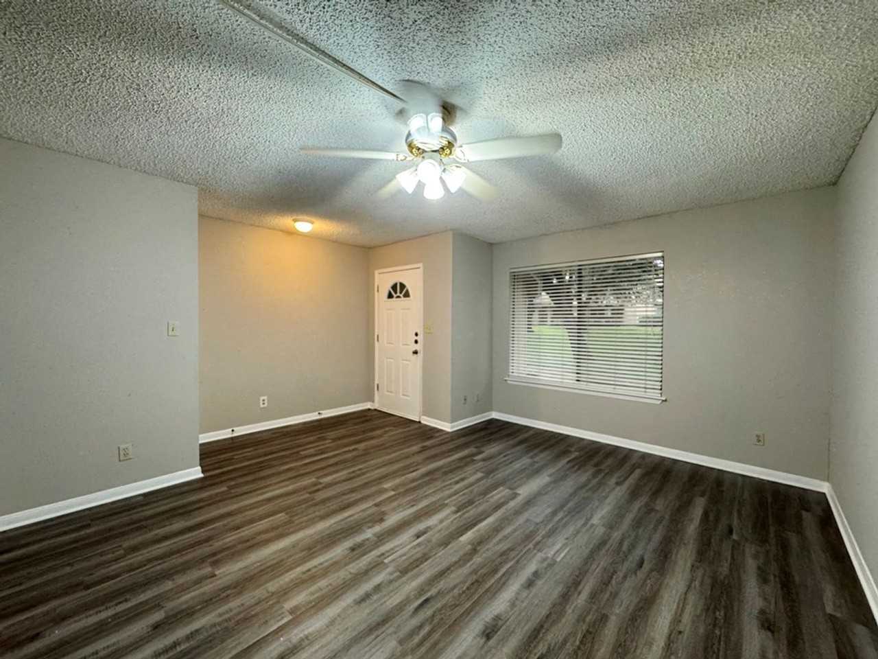 9502 Quail Village Ln - Photo 3 of 40