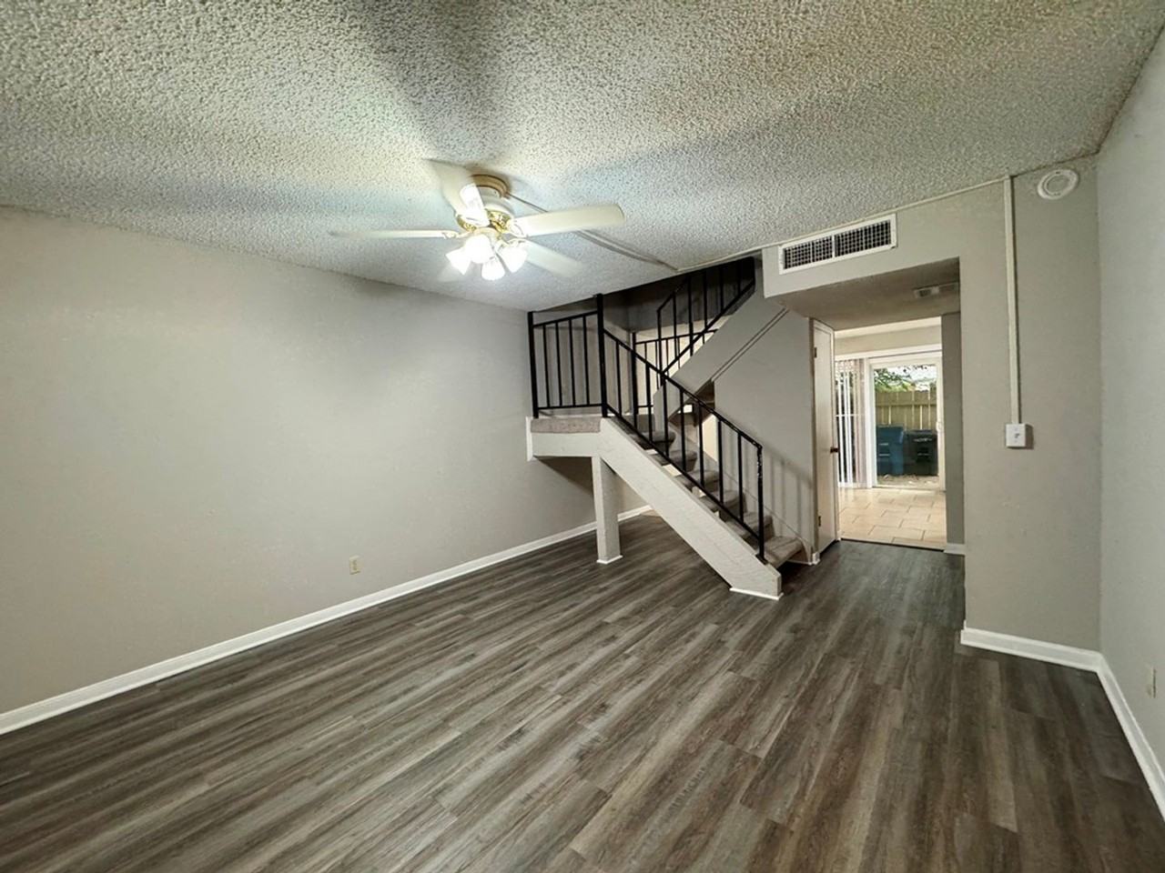 9502 Quail Village Ln - Photo 7 of 40