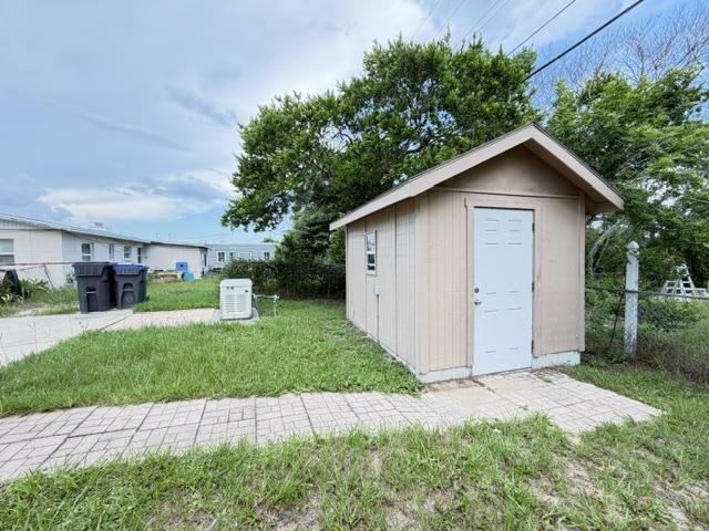4445 Darden Ave - Photo 4 of 10