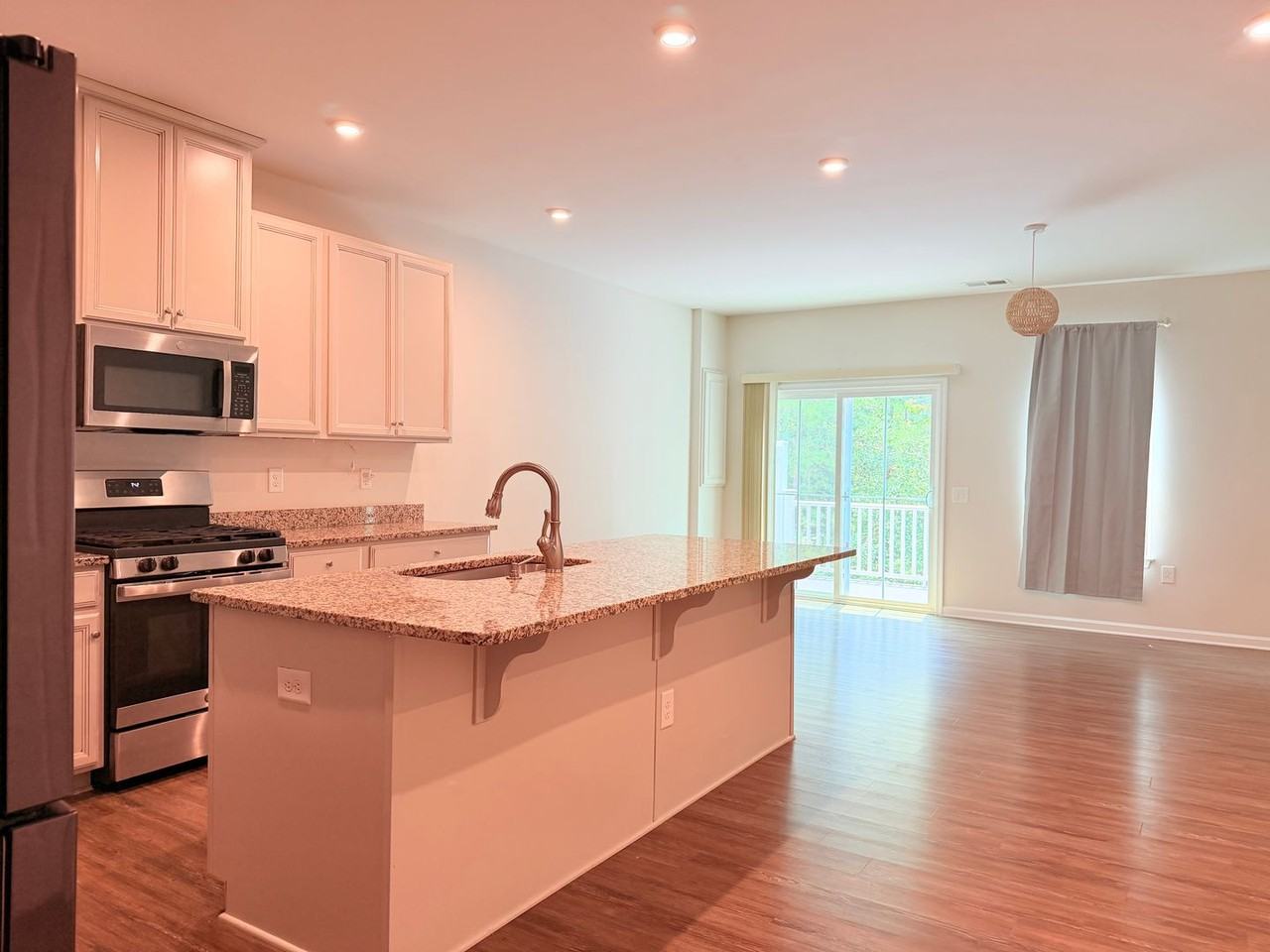 121 Capeside Ct - Photo 3 of 15