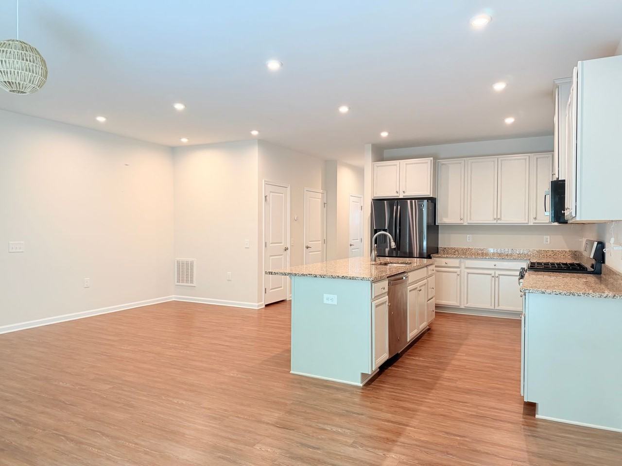 121 Capeside Ct - Photo 4 of 15
