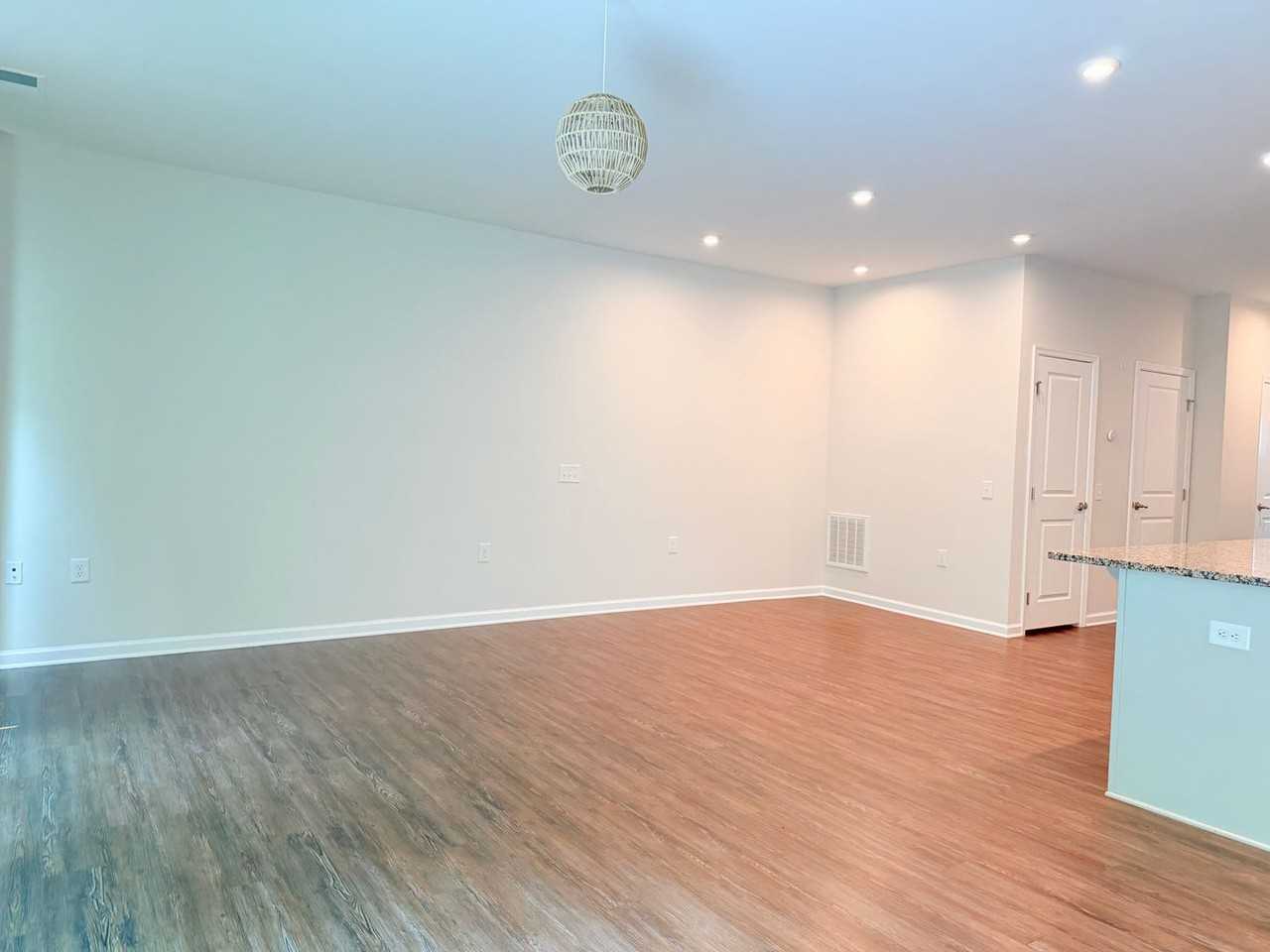 121 Capeside Ct - Photo 5 of 15