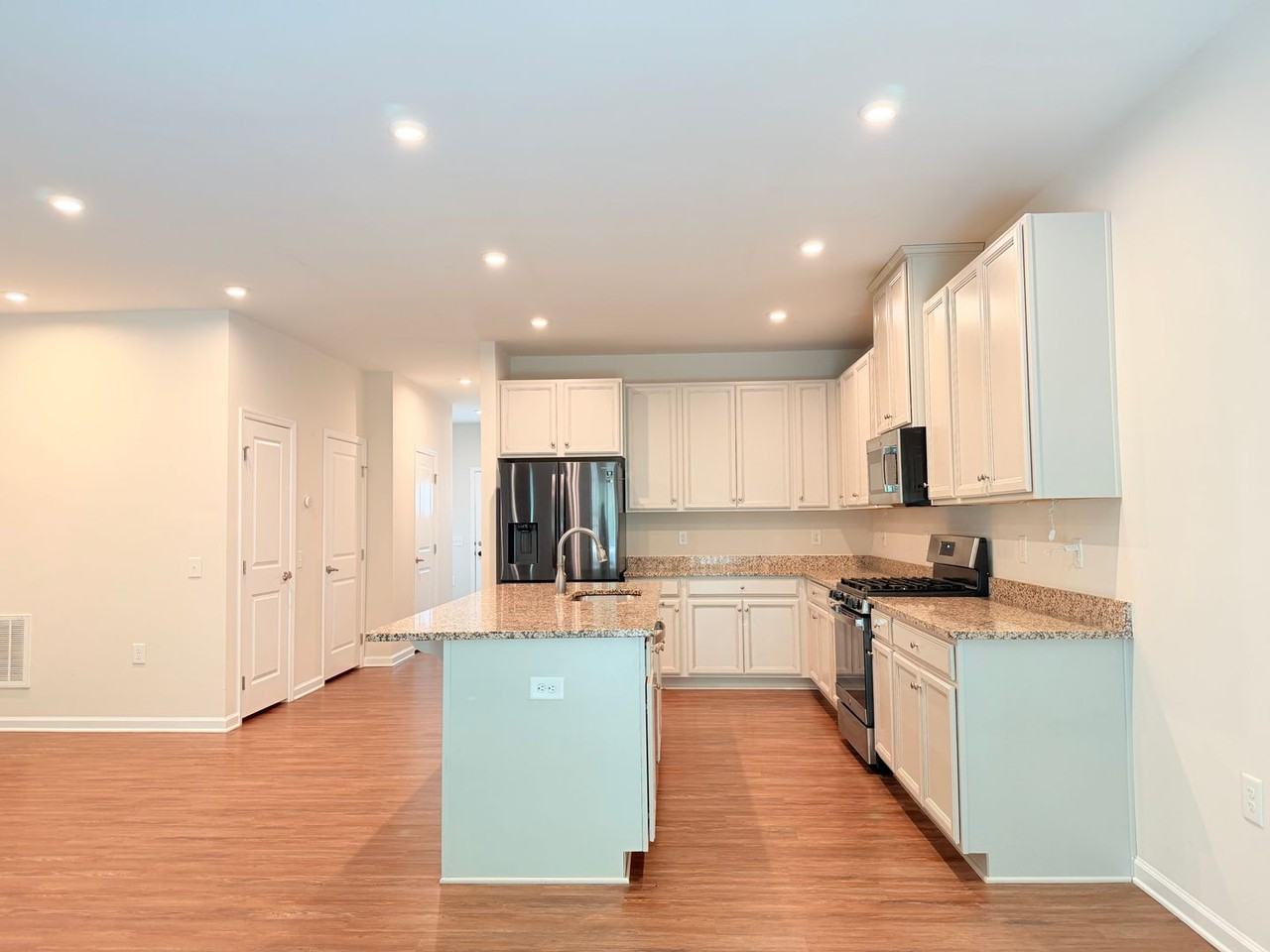 121 Capeside Ct - Photo 6 of 15