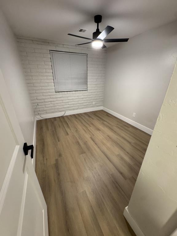 571 Campbell St - Photo 5 of 9