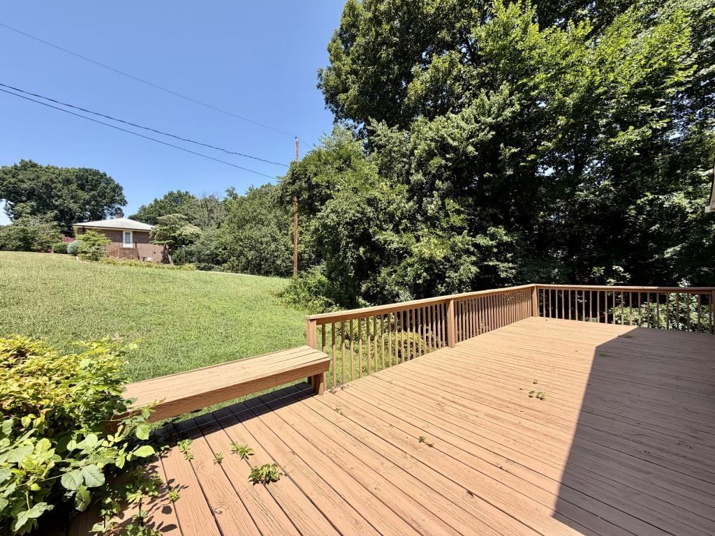 109 James Dr - Photo 2 of 36