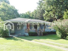featured image of 1833 Moncrief Rd