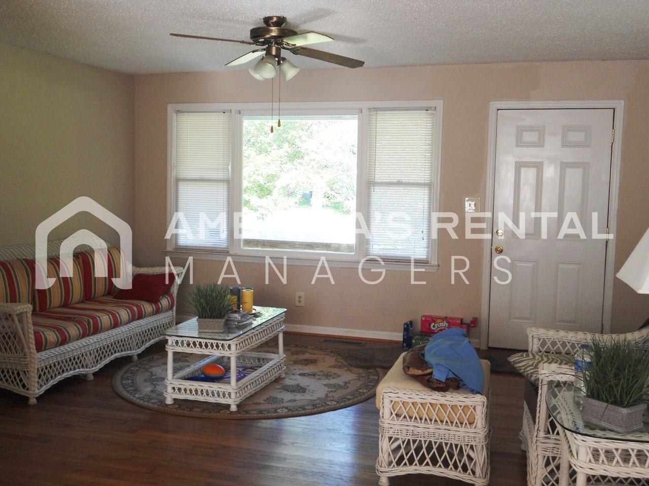 1833 Moncrief Rd - Photo 2 of 7