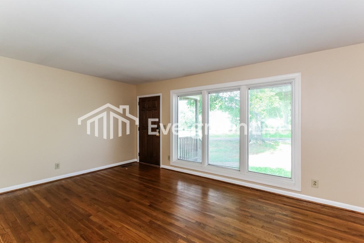 1413 Dogwood Ln - Photo 2 of 15