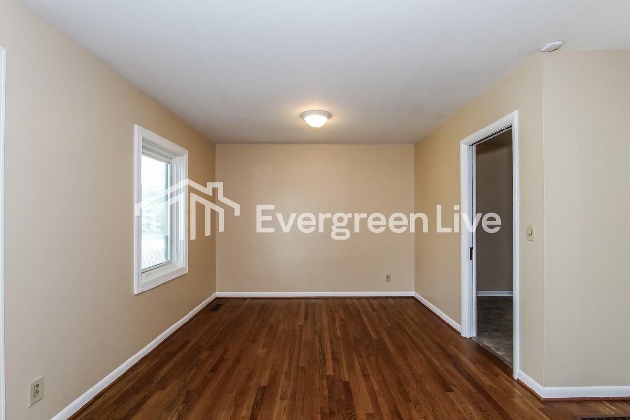 1413 Dogwood Ln - Photo 4 of 15
