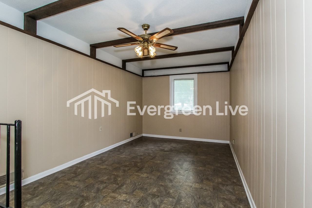 1413 Dogwood Ln - Photo 6 of 15