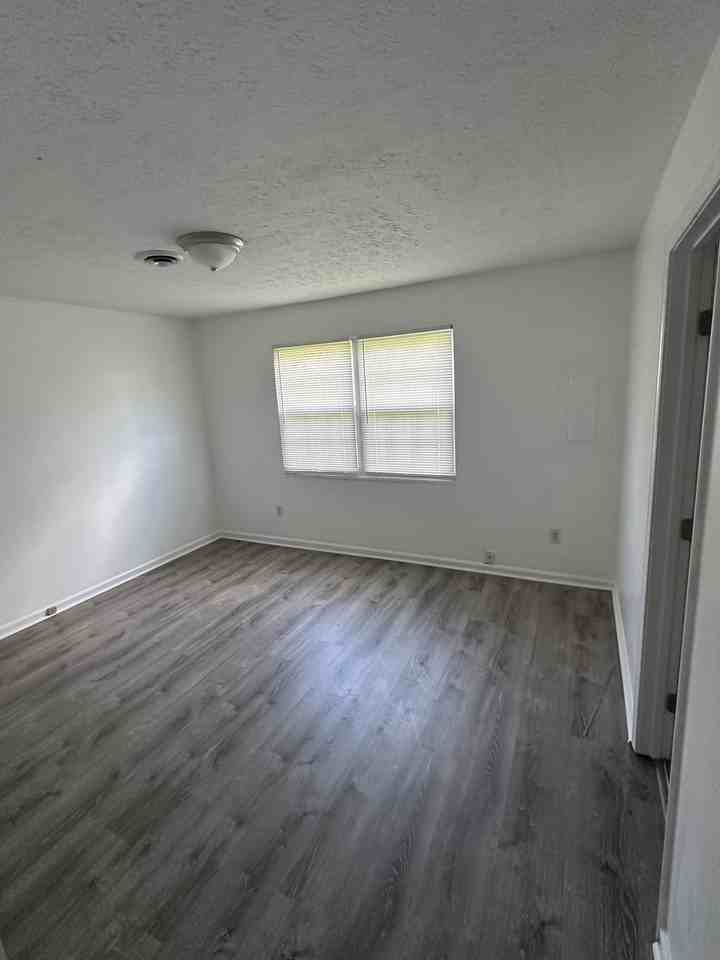 1488 Kingswood Way - Photo 3 of 5