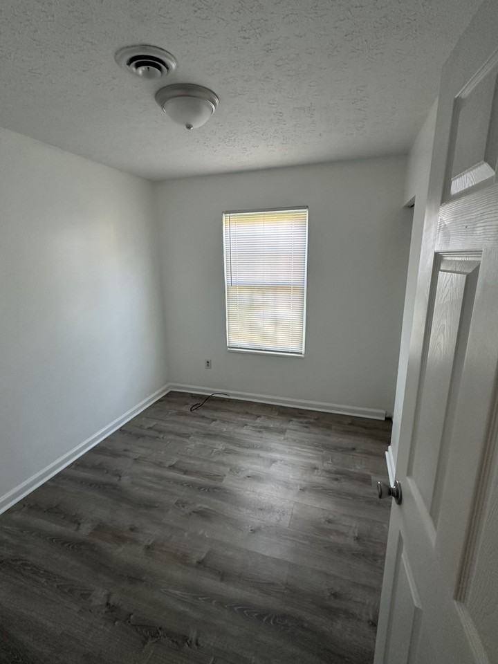 1488 Kingswood Way - Photo 4 of 5