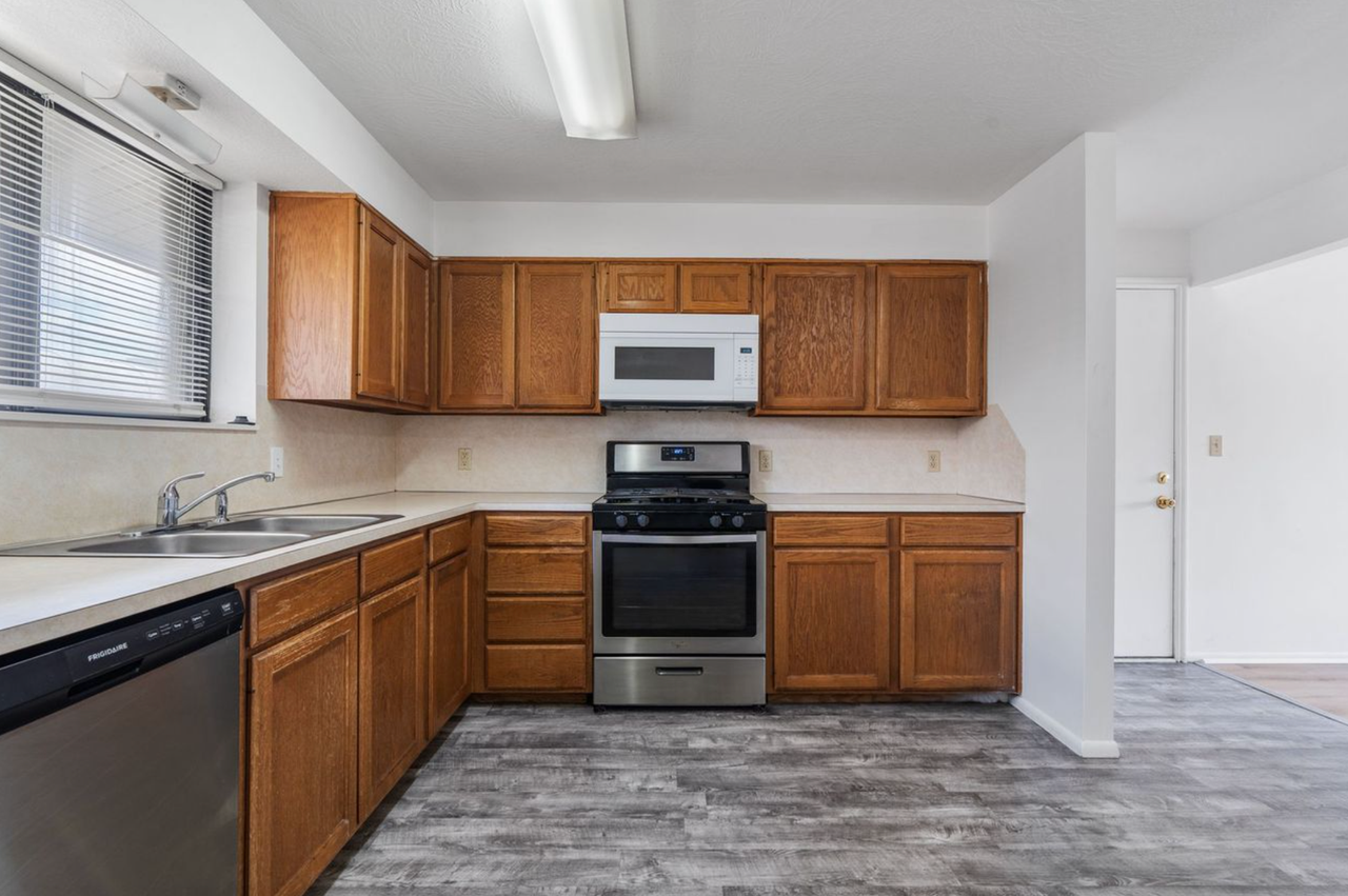 South Main Apartments - Photo 3 of 14