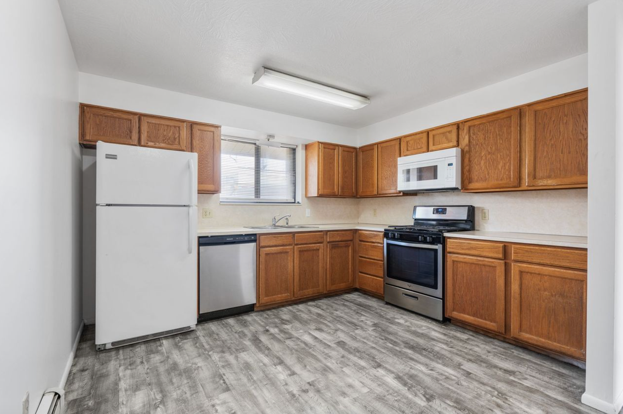 South Main Apartments - Photo 4 of 14