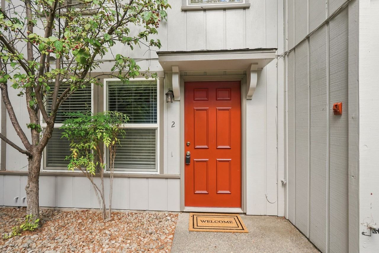 327 N Main St #2
