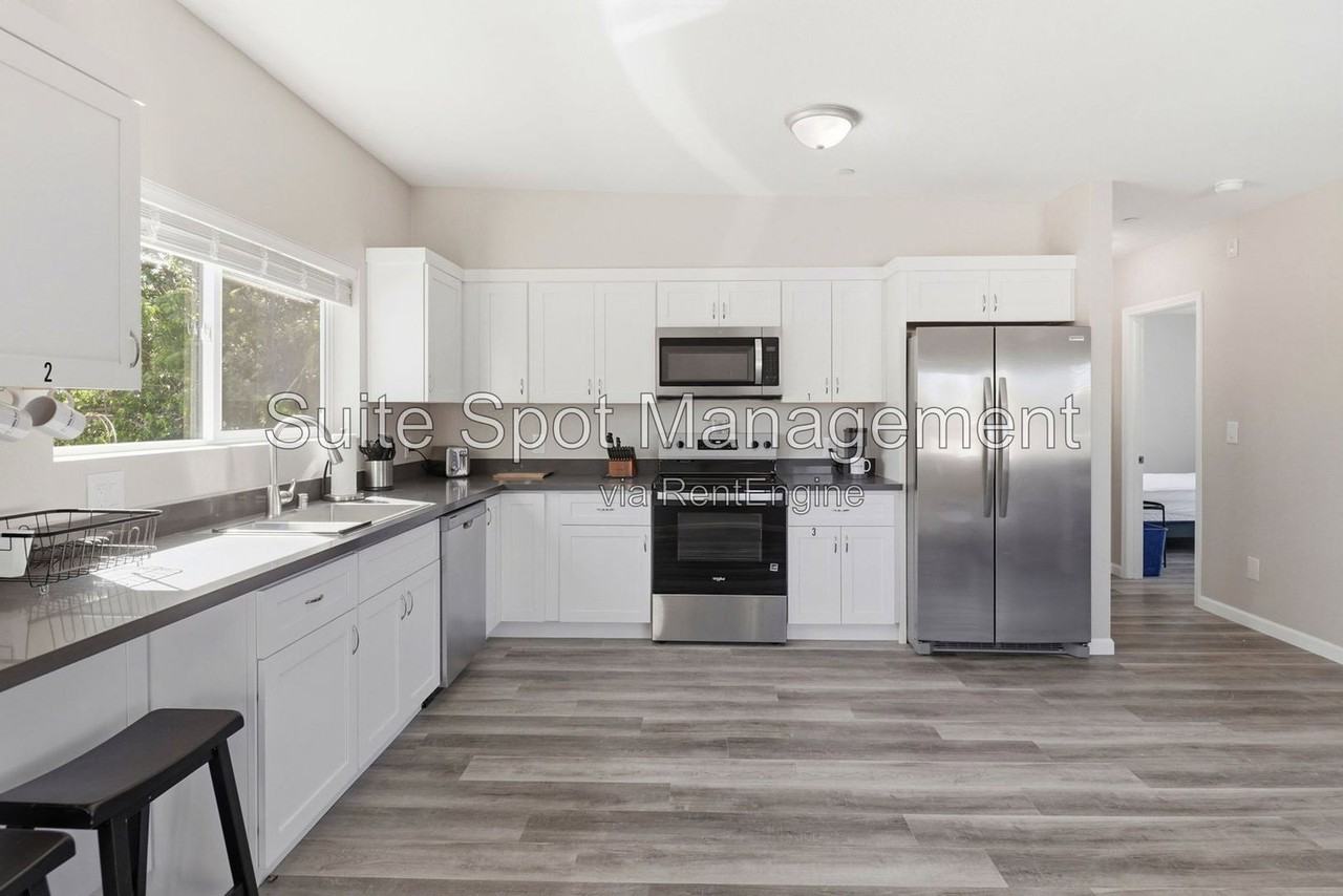 160 Harrison Ave #E3 - Photo 3 of 43