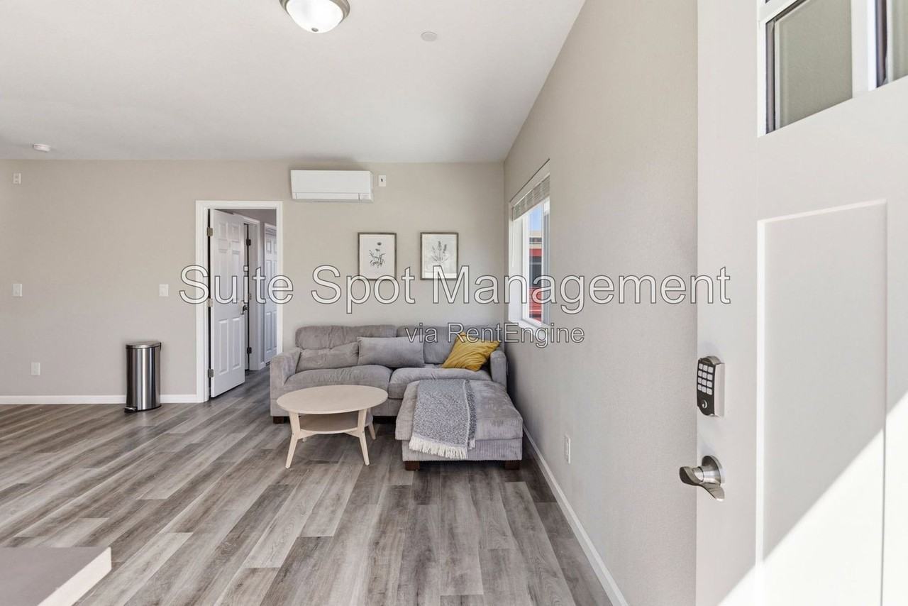 160 Harrison Ave #E3 - Photo 6 of 43
