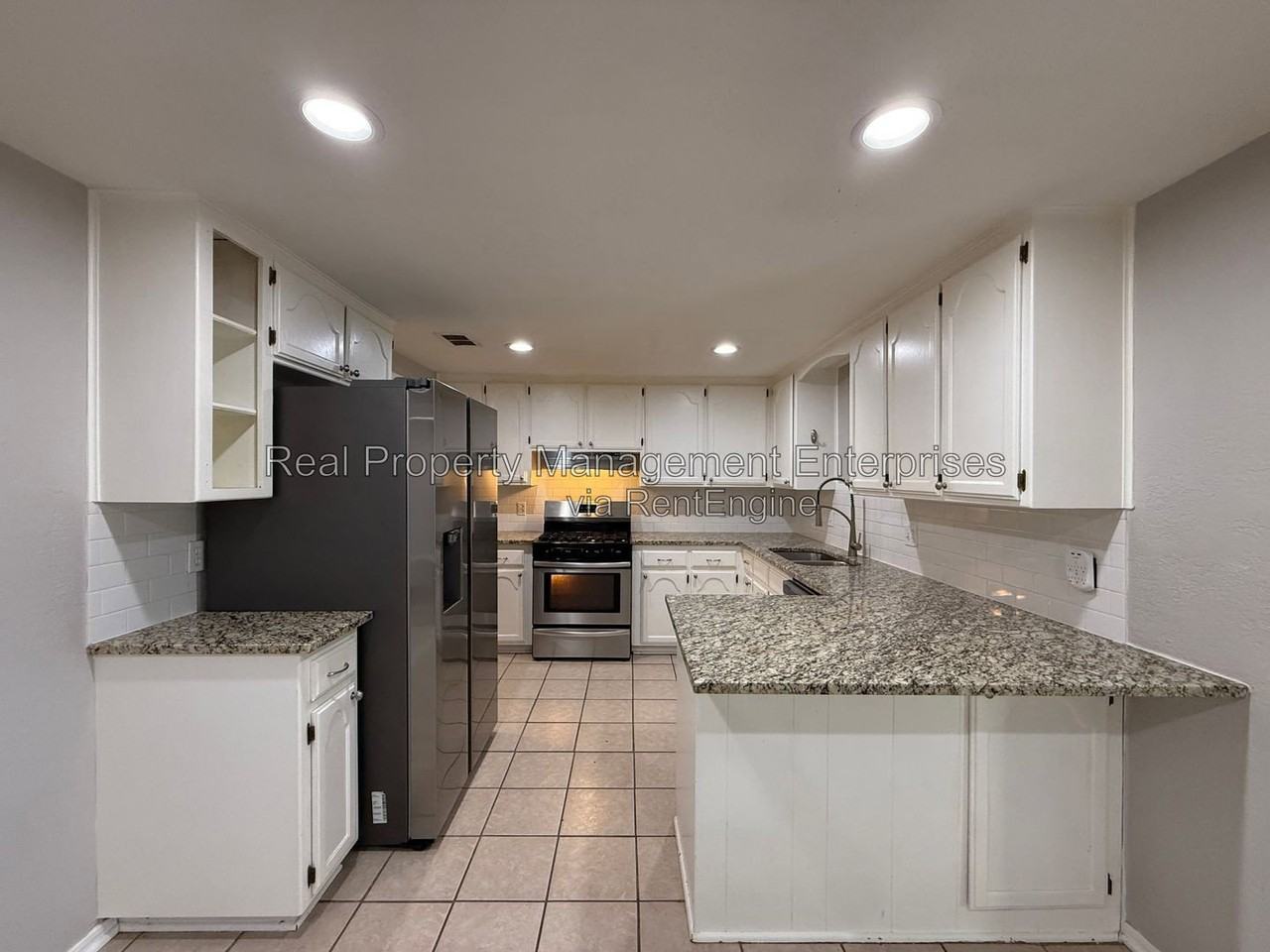 1071 Castlebury Mansion - Photo 5 of 19