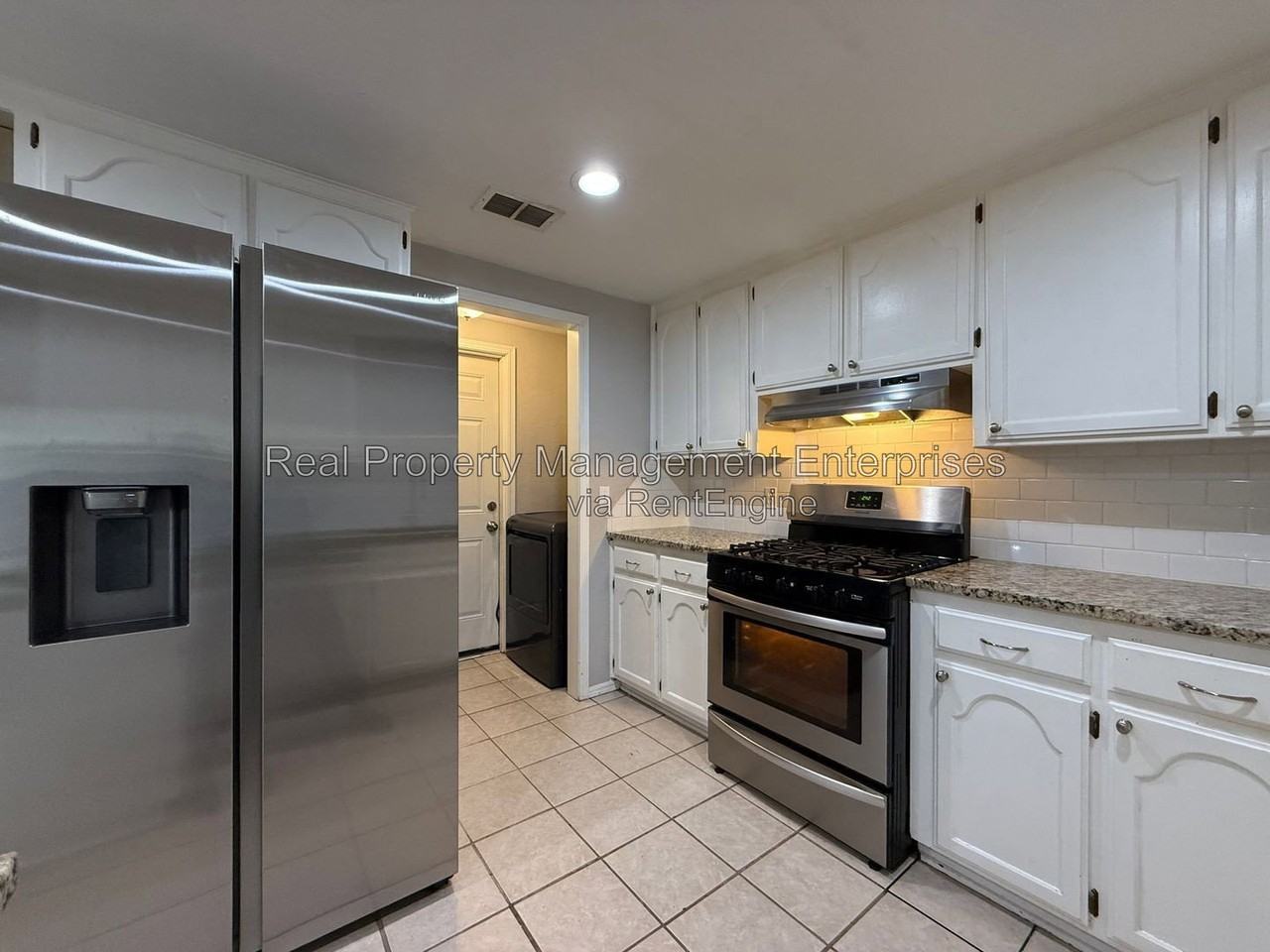 1071 Castlebury Mansion - Photo 6 of 19