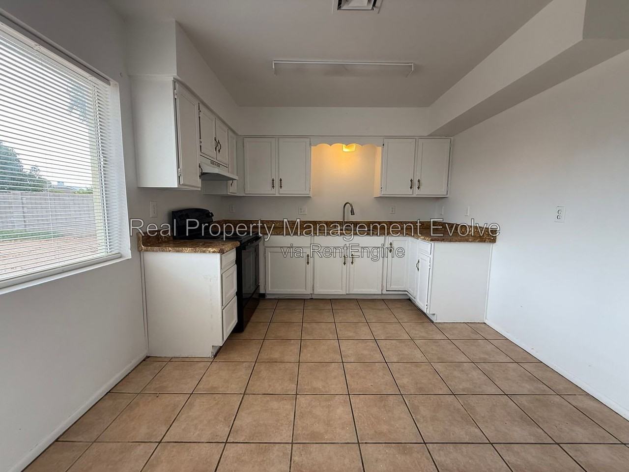 9248 W Mescal St - Photo 5 of 18