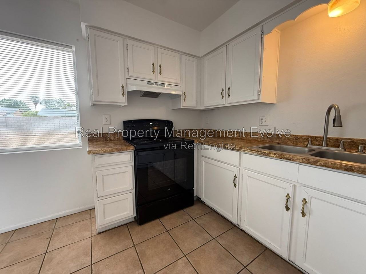 9248 W Mescal St - Photo 6 of 18